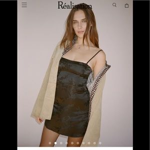 Réalisation The Emilie dress in Shibuya, Realisation Par